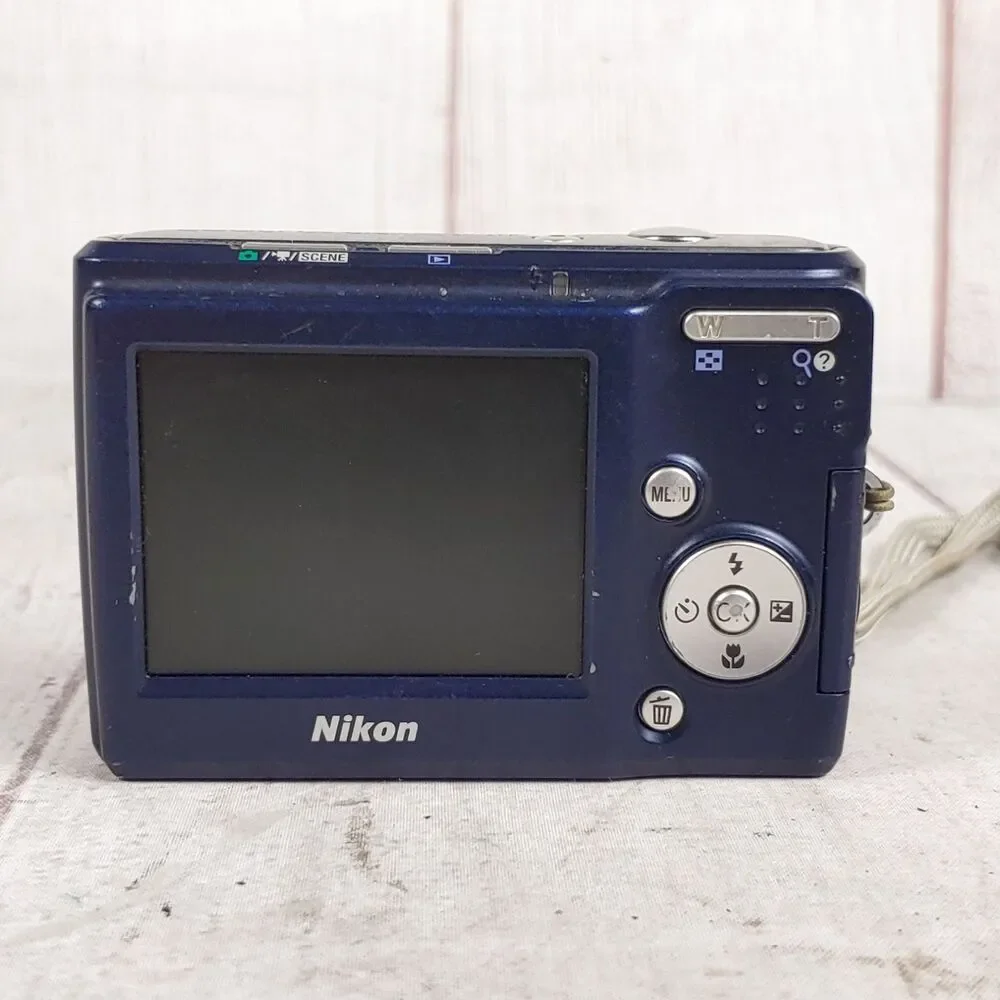Nikon Coolpix L14 7.1 Megapixel Digital Camera - Navy Blue Silver TESTED WORKING